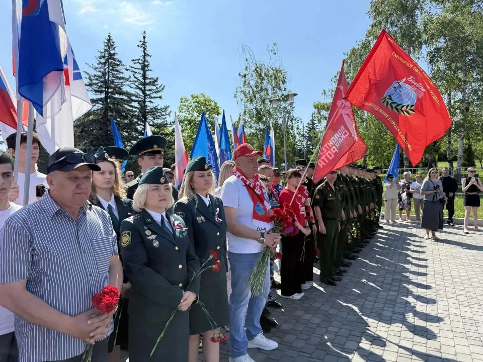 В День России в Парке Победы торжественно подняли Государственный флаг В День России в Парке Победы торжественно подняли Государственный флаг