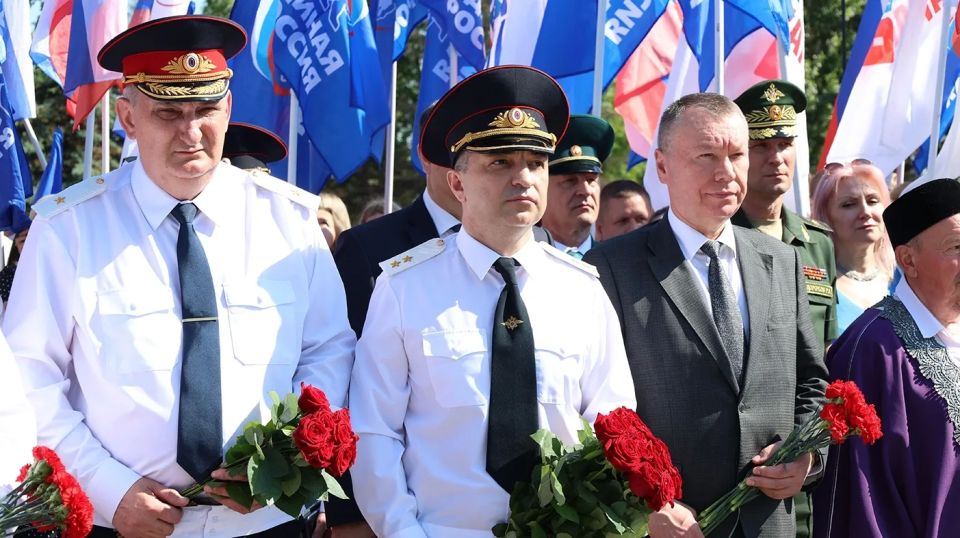 В День России начальник ГУ МВД России по Саратовской области принял участие в праздничном мероприятии В День России начальник ГУ МВД России по Саратовской области принял участие в праздничном мероприятии