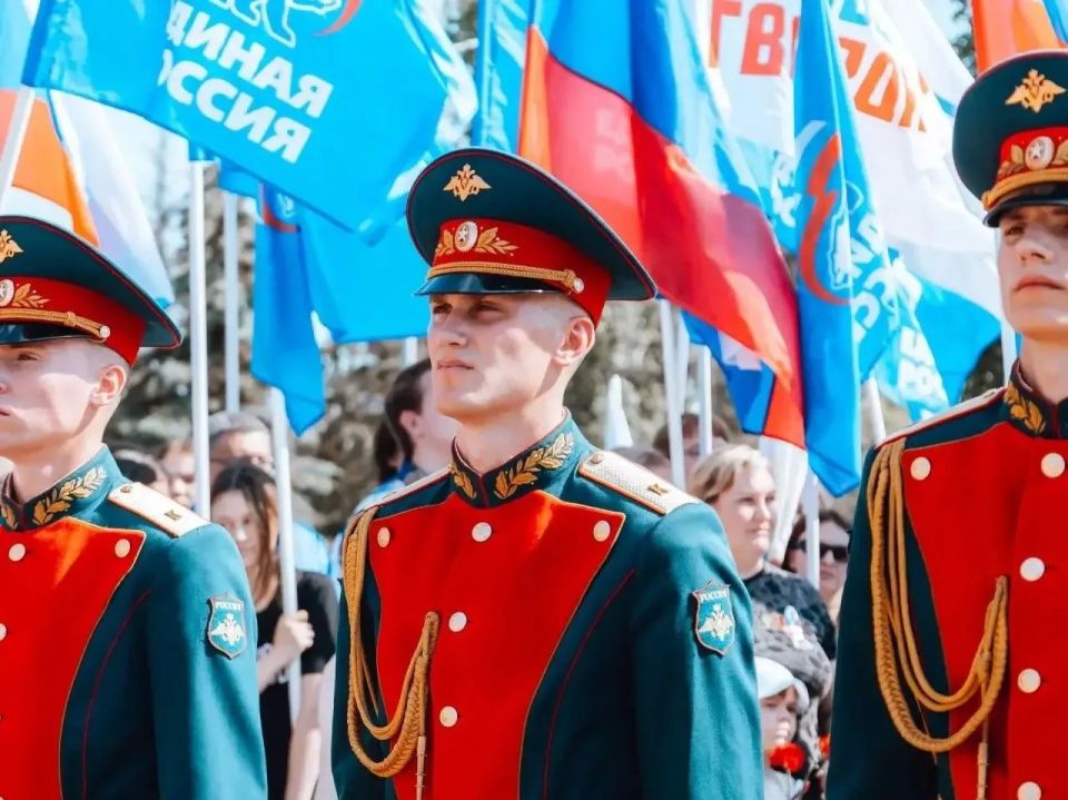 Принял участие в торжественном мероприятии, приуроченном ко Дню России, на Соколовой горе Принял участие в торжественном мероприятии, приуроченном ко Дню России, на Соколовой горе
