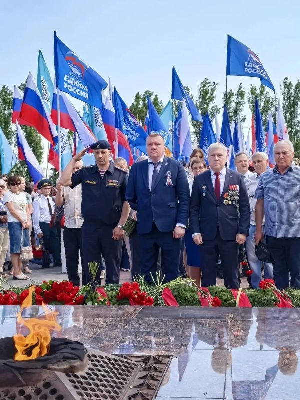 В День России в Парке Победы торжественно подняли Государственный флаг В День России в Парке Победы торжественно подняли Государственный флаг