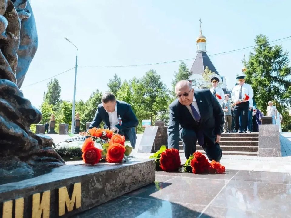 Принял участие в торжественном мероприятии, приуроченном ко Дню России, на Соколовой горе Принял участие в торжественном мероприятии, приуроченном ко Дню России, на Соколовой горе