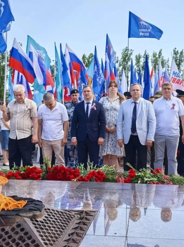 В День России в Парке Победы торжественно подняли Государственный флаг В День России в Парке Победы торжественно подняли Государственный флаг