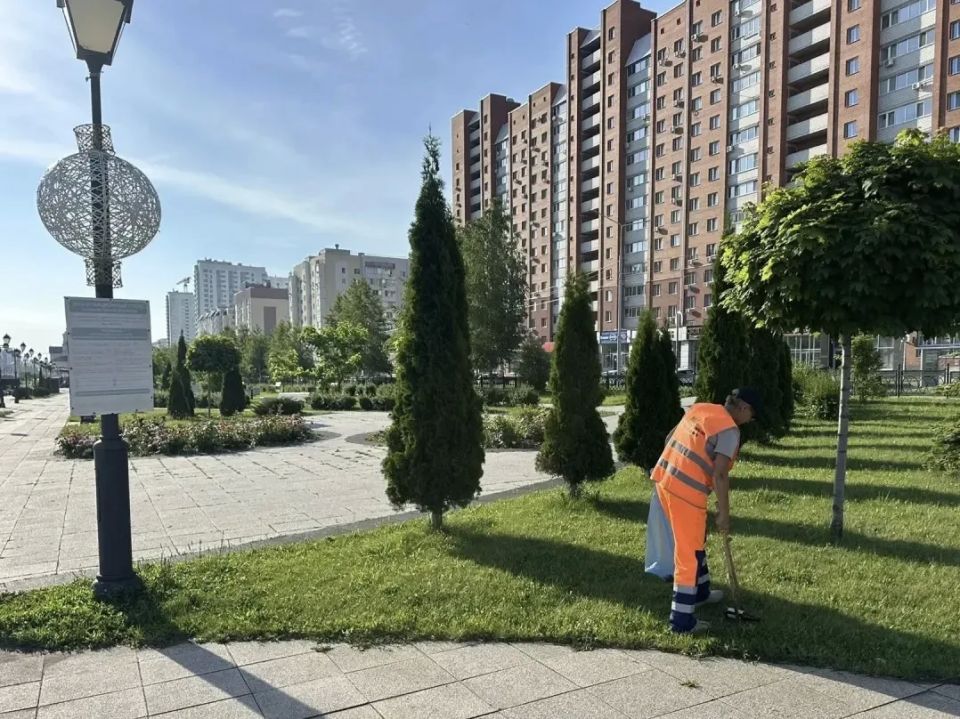 Продолжаются работы по благоустройству Продолжаются работы по благоустройству