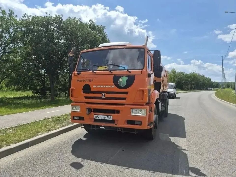 Продолжаются работы по благоустройству Продолжаются работы по благоустройству