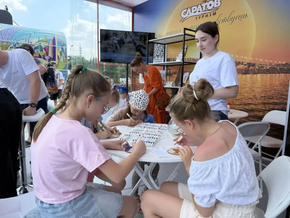 Саратов представлен на Международном форуме «Путешествуй!» Саратов представлен на Международном форуме «Путешествуй!»