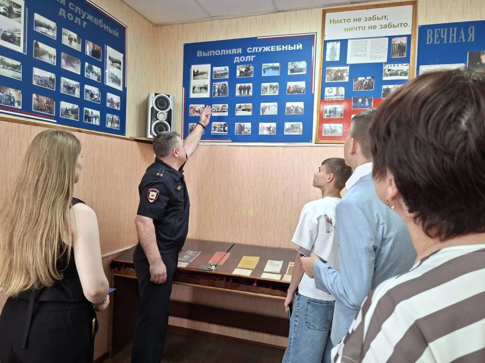 Накануне Дня России, в рамках Всероссийской акции «Мы — граждане России!» активисты Движения Первых получили свой первый паспорт — символ гражданской ответственности и новых возможностей Накануне Дня России, в рамках Всероссийской акции «Мы — граждане России!» активисты Движения Первых получили свой первый паспорт — символ гражданской ответственности и новых возможностей
