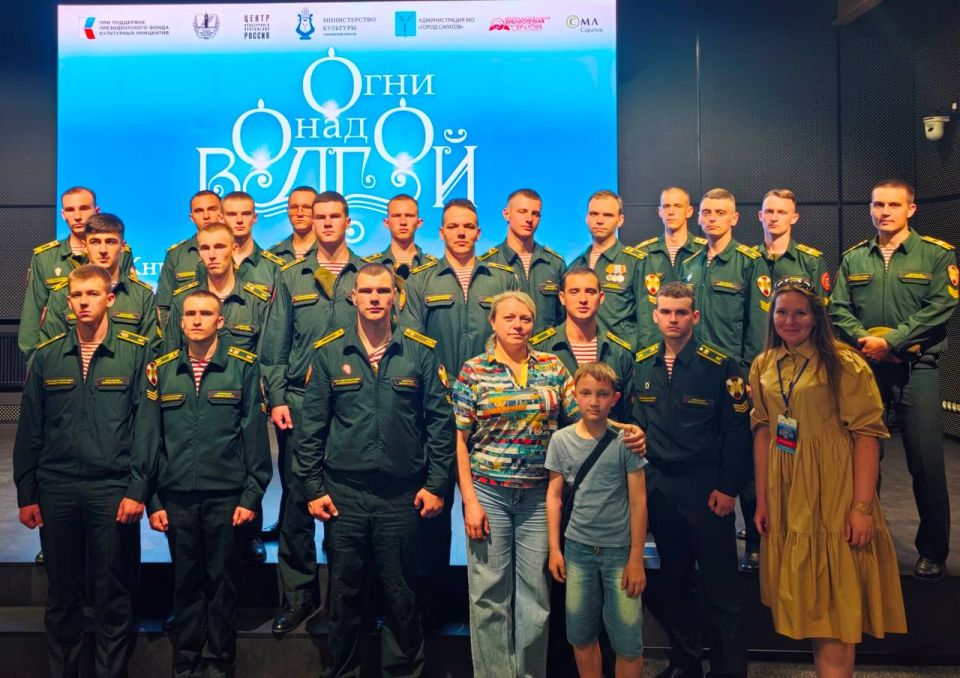 11 июня стартовала книжная ярмарка нового формата «Огни над Волгой» 11 июня стартовала книжная ярмарка нового формата «Огни над Волгой»