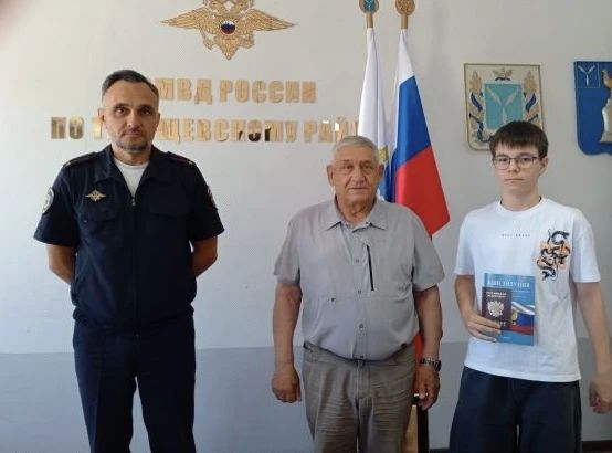 Накануне Дня России, в рамках Всероссийской акции «Мы — граждане России!» активисты Движения Первых получили свой первый паспорт — символ гражданской ответственности и новых возможностей Накануне Дня России, в рамках Всероссийской акции «Мы — граждане России!» активисты Движения Первых получили свой первый паспорт — символ гражданской ответственности и новых возможностей