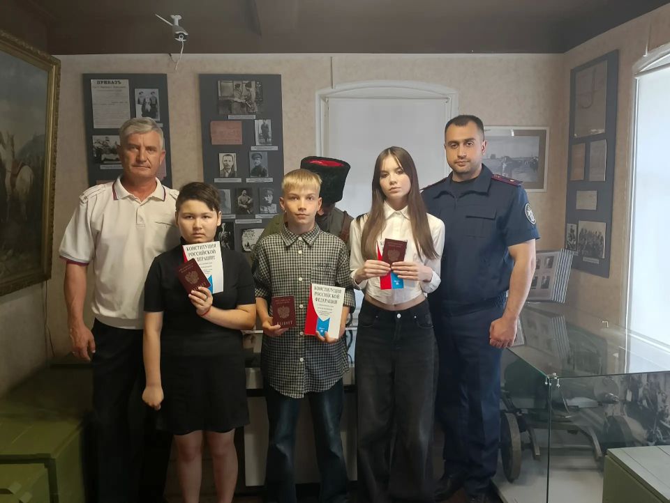 В стенах музея имени Чапаева юные пугачёвцы получили свои первые паспорта В стенах музея имени Чапаева юные пугачёвцы получили свои первые паспорта