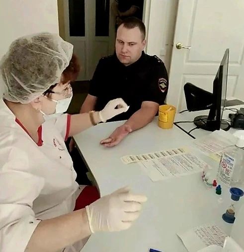 В Саратовской области полицейские приняли участие в мероприятии, посвящённом Всемирному дню донора крови В Саратовской области полицейские приняли участие в мероприятии, посвящённом Всемирному дню донора крови