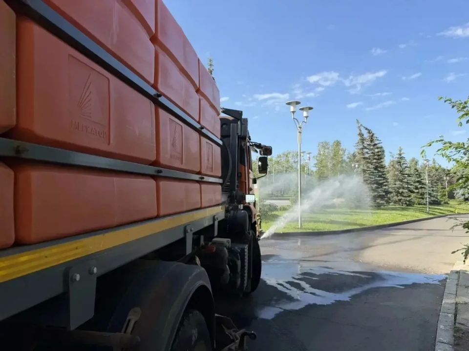 Продолжаются работы по благоустройству Продолжаются работы по благоустройству