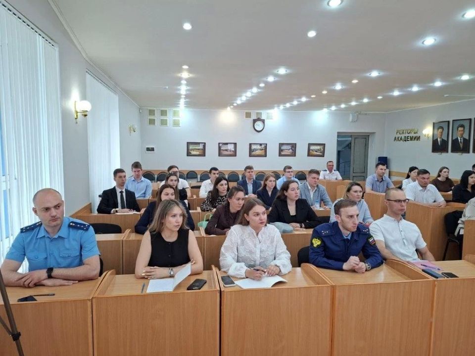 В Саратовском межрегиональном центре профессионального обучения прокурорских работников и федеральных государственных гражданских служащих состоялось открытие курсов повышения квалификации для государственных обвинителей В Саратовском межрегиональном центре профессионального обучения прокурорских работников и федеральных государственных гражданских служащих состоялось открытие курсов повышения квалификации для государственных обвинителей