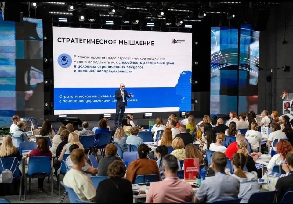 Директор централизованной библиотечной системы Энгельсского муниципального района Наталья Завалишина принимает участие в образовательной программе «Капитаны культуры» на Всероссийском молодёжном образовательном форуме... Директор централизованной библиотечной системы Энгельсского муниципального района Наталья Завалишина принимает участие в образовательной программе «Капитаны культуры» на Всероссийском молодёжном образовательном форуме...