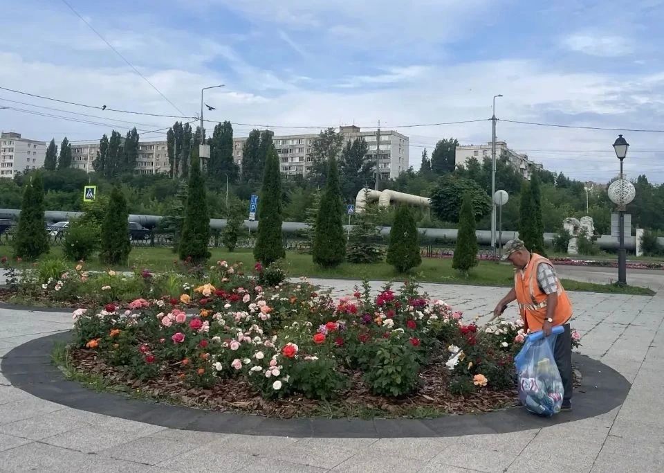 Продолжаются работы по благоустройству Продолжаются работы по благоустройству