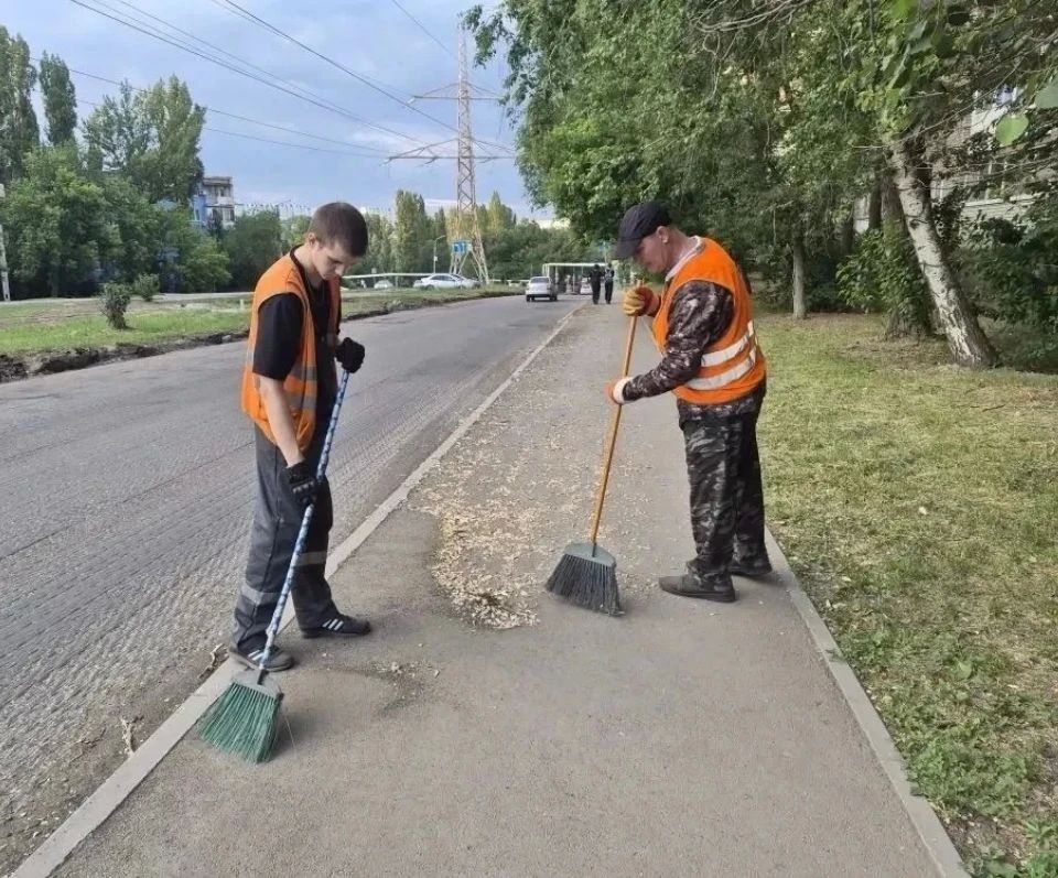 Продолжаются работы по благоустройству Продолжаются работы по благоустройству