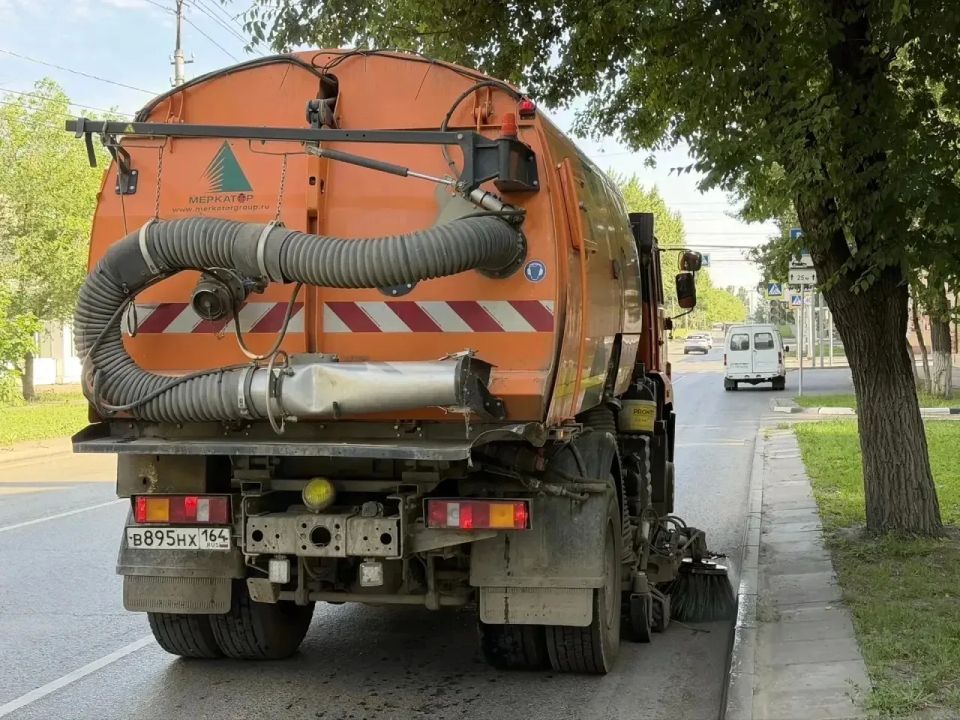 Продолжаются работы по благоустройству Продолжаются работы по благоустройству