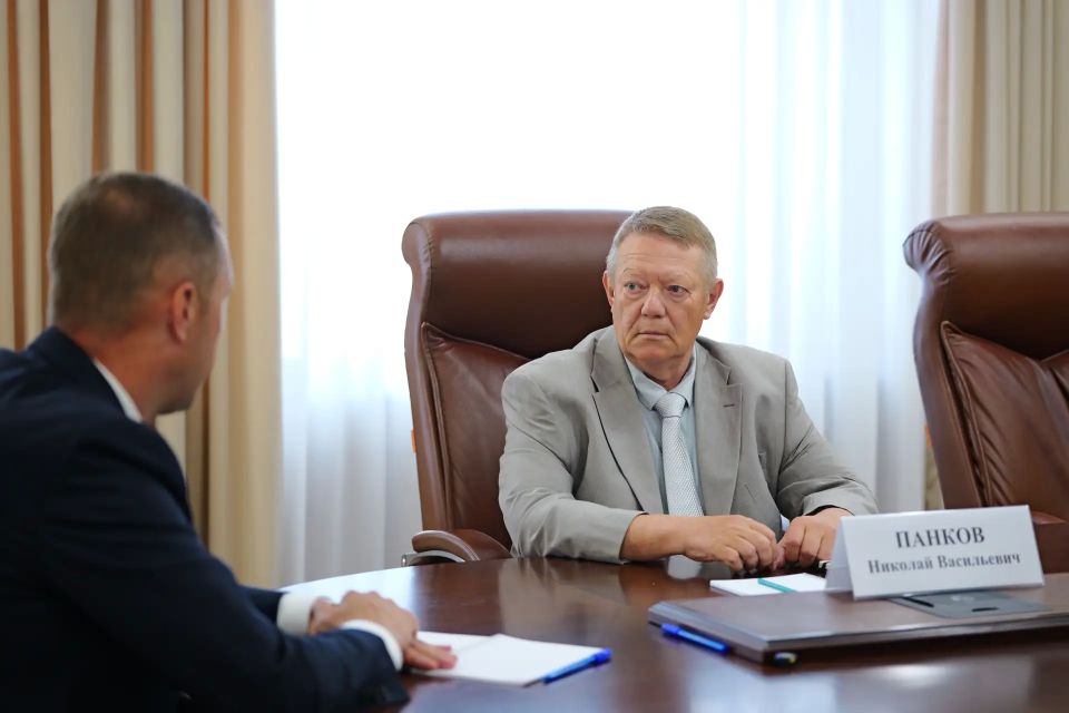 Роман Бусаргин: С депутатом Государственной думы РФ от партии «Единая Россия» Николаем Панковым обсудили ряд направлений, по которым ведем совместную работу в части развития наших муниципалитетов и защиты прав и интересов... Роман Бусаргин: С депутатом Государственной думы РФ от партии «Единая Россия» Николаем Панковым обсудили ряд направлений, по которым ведем совместную работу в части развития наших муниципалитетов и защиты прав и интересов...