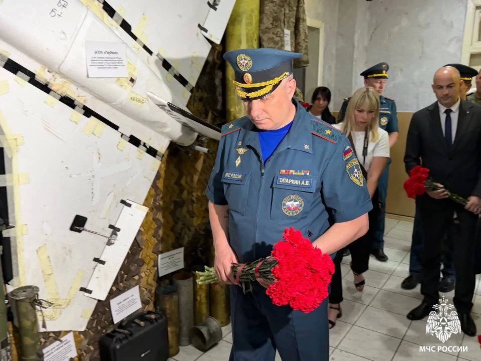 Знать, чтобы помнить. Музейная экспозиция под таким названием сегодня была открыта в поселке Татищево в 60-й пожарно-спасательной части Знать, чтобы помнить. Музейная экспозиция под таким названием сегодня была открыта в поселке Татищево в 60-й пожарно-спасательной части