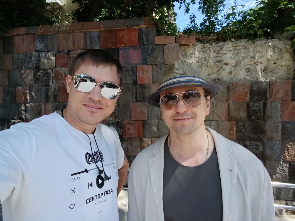 Сергей Безруков снова гуляет по саратовской набережной Сергей Безруков снова гуляет по саратовской набережной