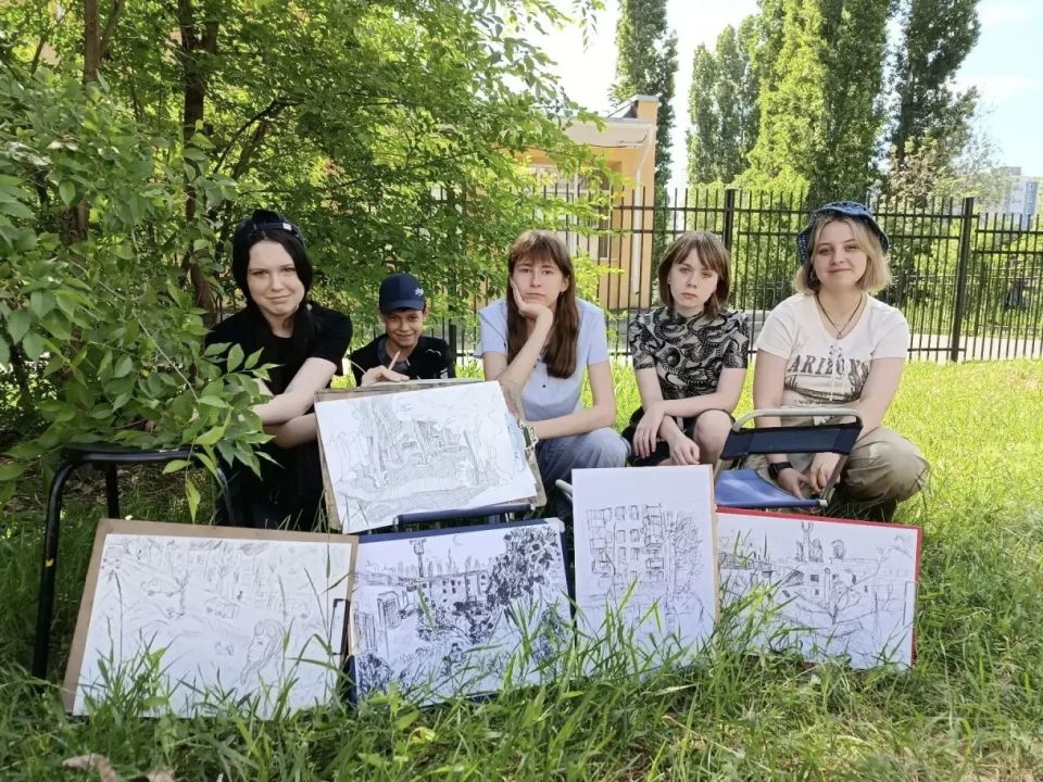 Летние творческие площадки встречают юных горожан насыщенной программой Летние творческие площадки встречают юных горожан насыщенной программой