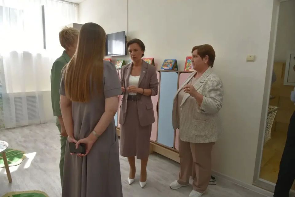 Заместитель председателя Государственной Думы Анна Кузнецова вместе с депутатом Саратовской областной Думы Антониной Галяшкиной посетили Балаковский центр социальной помощи семье и детям «Семья» Заместитель председателя Государственной Думы Анна Кузнецова вместе с депутатом Саратовской областной Думы Антониной Галяшкиной посетили Балаковский центр социальной помощи семье и детям «Семья»