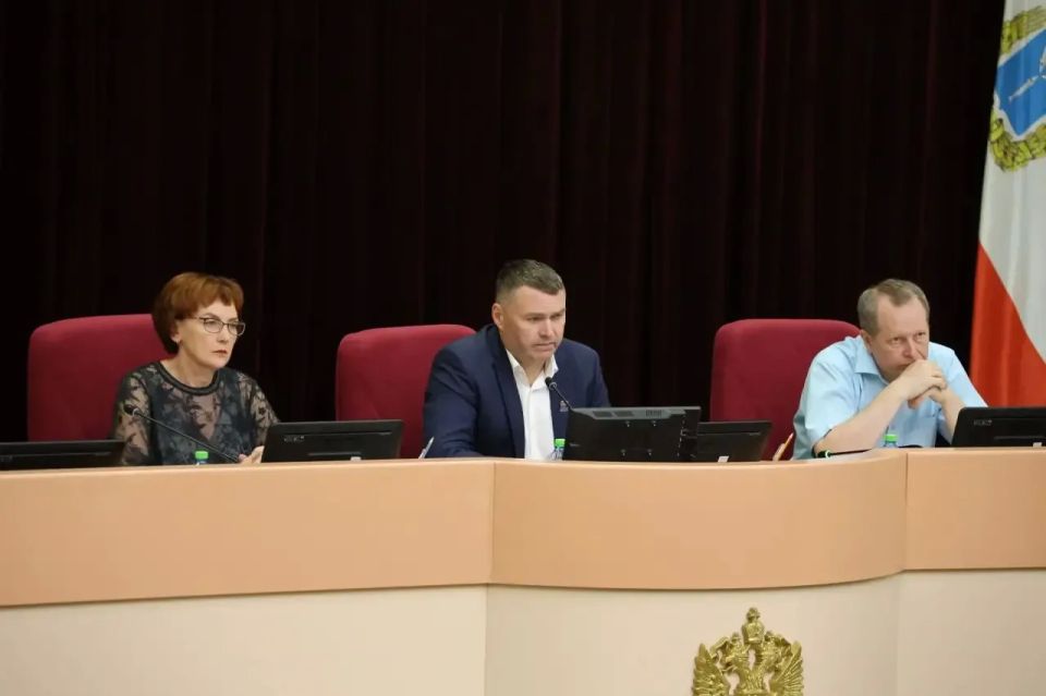 В областной Думе состоялись заседания двух комитетов В областной Думе состоялись заседания двух комитетов