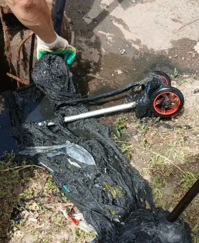 На улице Студенческой в Энгельсе специалисты МУП «Энгельс-Водоканал» провели обслуживание важного сооружения городской системы водоотведения На улице Студенческой в Энгельсе специалисты МУП «Энгельс-Водоканал» провели обслуживание важного сооружения городской системы водоотведения
