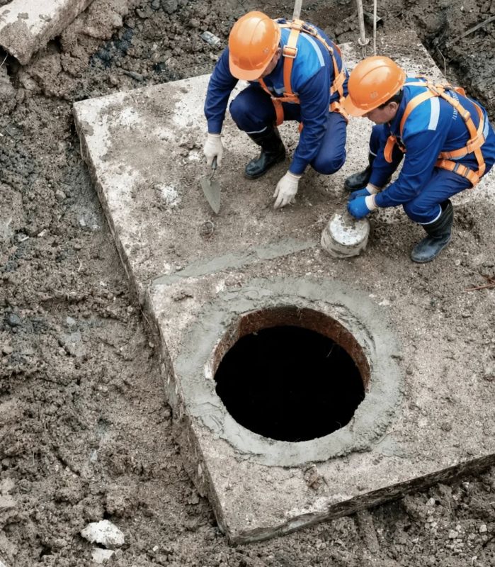 На улице Студенческой в Энгельсе специалисты МУП «Энгельс-Водоканал» провели обслуживание важного сооружения городской системы водоотведения На улице Студенческой в Энгельсе специалисты МУП «Энгельс-Водоканал» провели обслуживание важного сооружения городской системы водоотведения