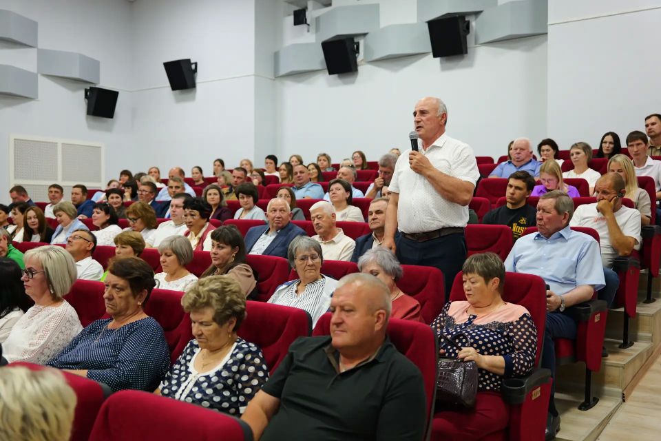 Роман Бусаргин: В завершение рабочей поездки в Ивантеевский район обсудил с местными жителями вопросы дальнейшего развития территории Роман Бусаргин: В завершение рабочей поездки в Ивантеевский район обсудил с местными жителями вопросы дальнейшего развития территории