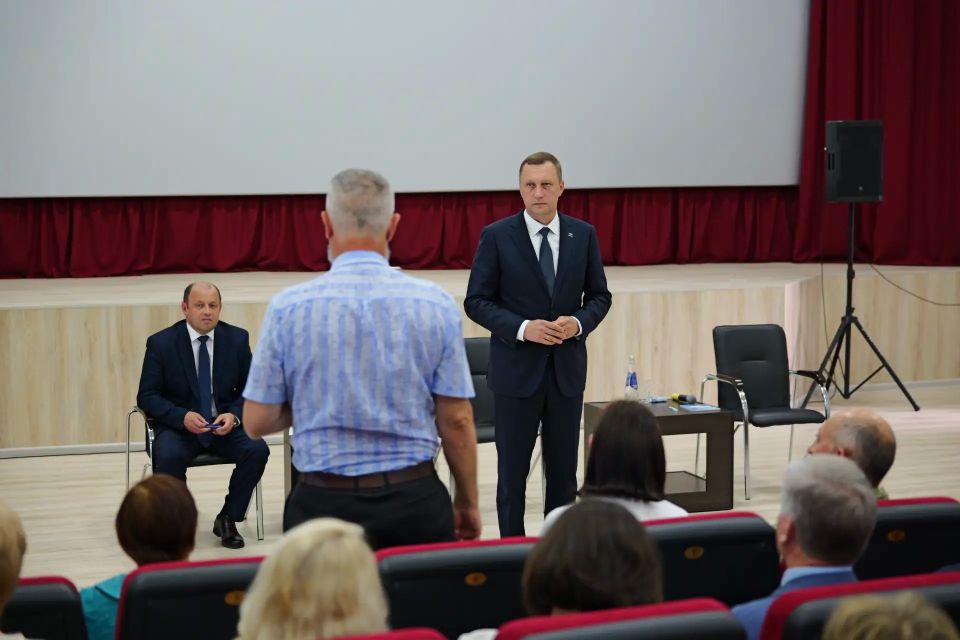 Роман Бусаргин: В Ивантеевском районе посетил семью нашего участника СВО Роман Бусаргин: В Ивантеевском районе посетил семью нашего участника СВО
