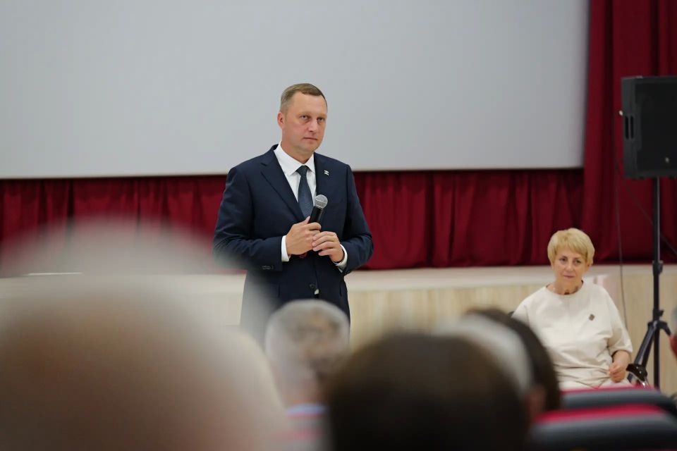 Роман Бусаргин: В завершение рабочей поездки в Ивантеевский район обсудил с местными жителями вопросы дальнейшего развития территории Роман Бусаргин: В завершение рабочей поездки в Ивантеевский район обсудил с местными жителями вопросы дальнейшего развития территории