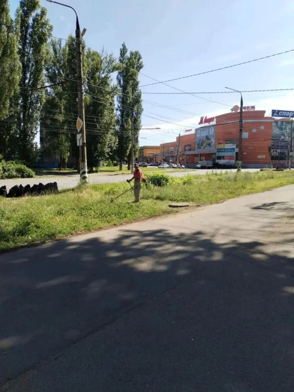 «Комбинат благоустройства» продолжает работы по покосу травы и нанесению пешеходной разметки «Комбинат благоустройства» продолжает работы по покосу травы и нанесению пешеходной разметки