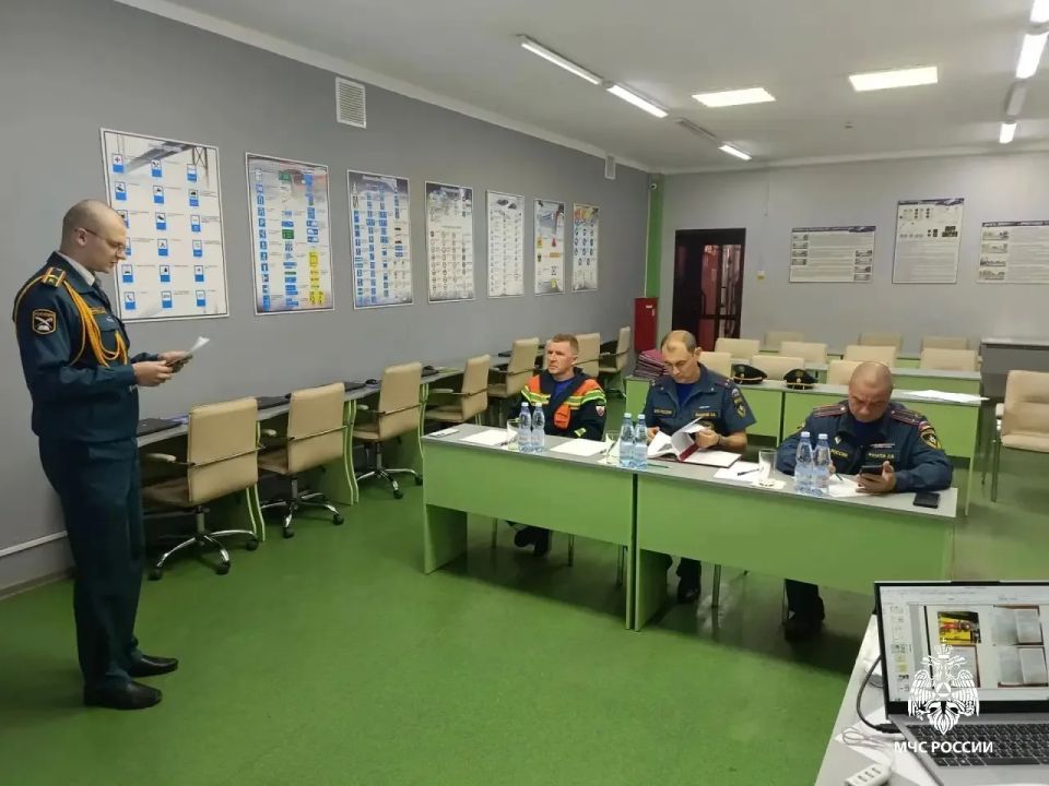 Сотрудники МЧС - на защите дипломов Сотрудники МЧС - на защите дипломов