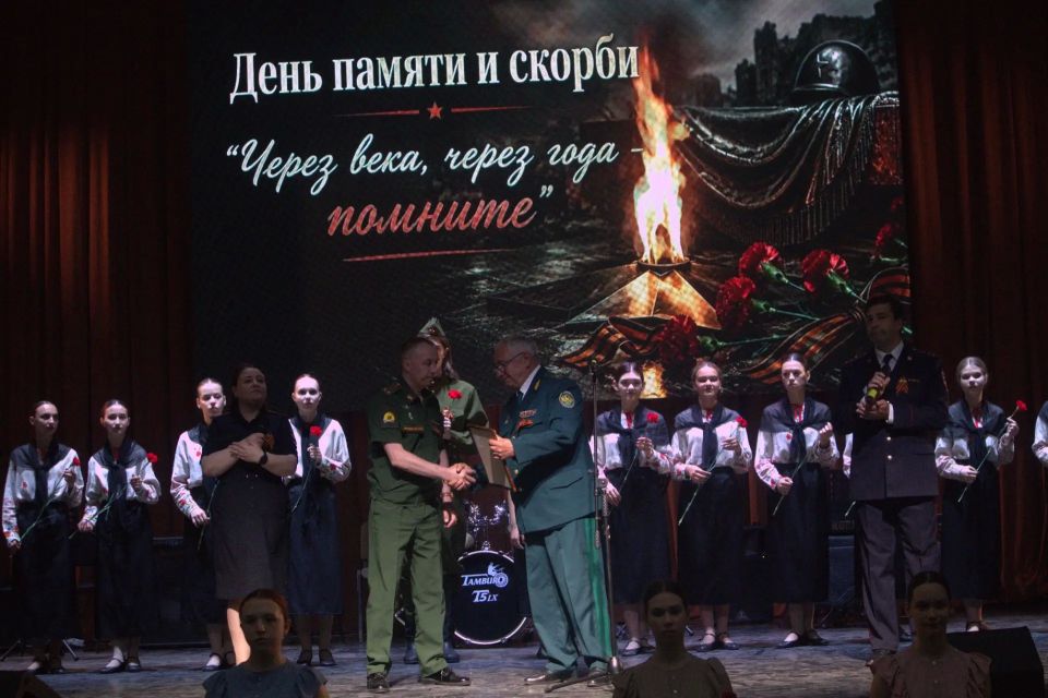 Саратовцы почтили память павших в годы Великой Отечественной войны концертом-реквиемом Саратовцы почтили память павших в годы Великой Отечественной войны концертом-реквиемом