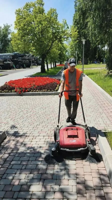 Продолжаются работы по благоустройству Продолжаются работы по благоустройству