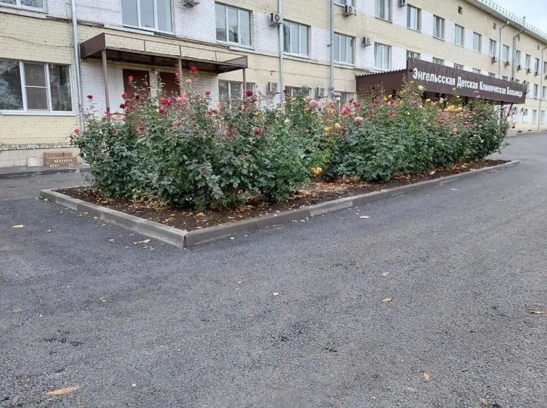 В Саратовской области отремонтировали территории 17 больниц В Саратовской области отремонтировали территории 17 больниц
