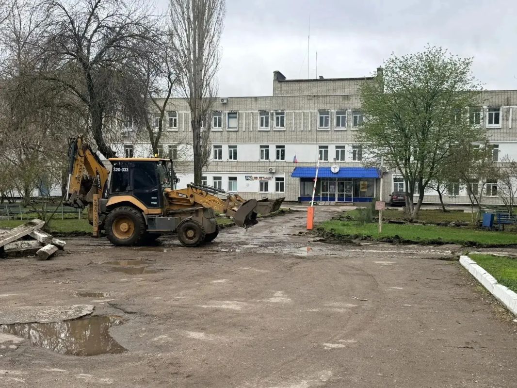 Роман Бусаргин: В большинстве больниц, которые в этом году вошли в новый этап региональной программы по обустройству дворов, уже завершены ремонтные работы Роман Бусаргин: В большинстве больниц, которые в этом году вошли в новый этап региональной программы по обустройству дворов, уже завершены ремонтные работы