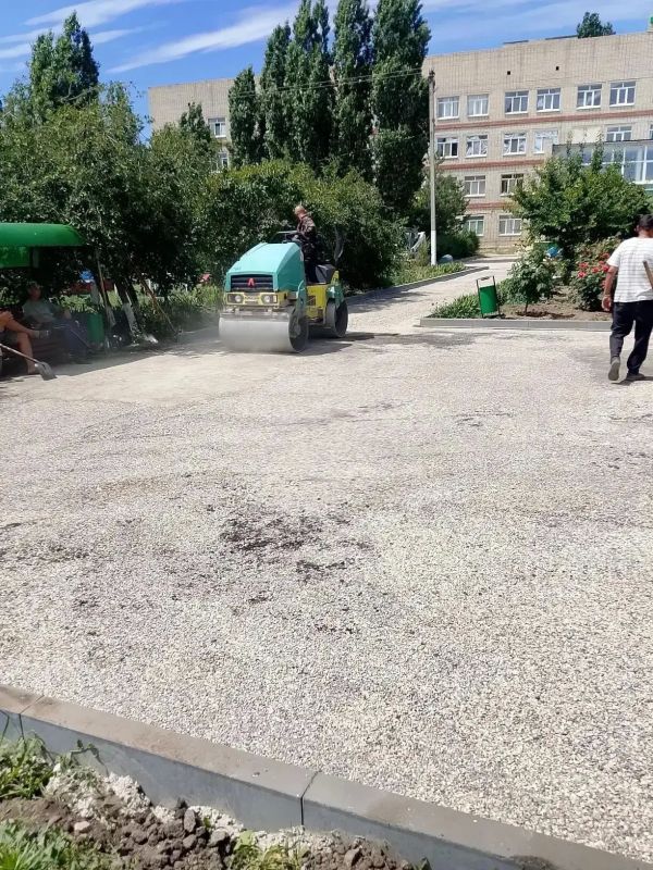 Роман Бусаргин: В большинстве больниц, которые в этом году вошли в новый этап региональной программы по обустройству дворов, уже завершены ремонтные работы Роман Бусаргин: В большинстве больниц, которые в этом году вошли в новый этап региональной программы по обустройству дворов, уже завершены ремонтные работы