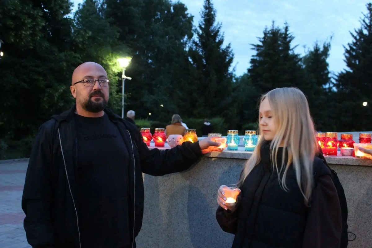 В Балашове члены Общественного совета, сотрудники полиции и участники общественного движения «Юный друг полиции» почтили память павших в годы Великой Отечественной войны В Балашове члены Общественного совета, сотрудники полиции и участники общественного движения «Юный друг полиции» почтили память павших в годы Великой Отечественной войны