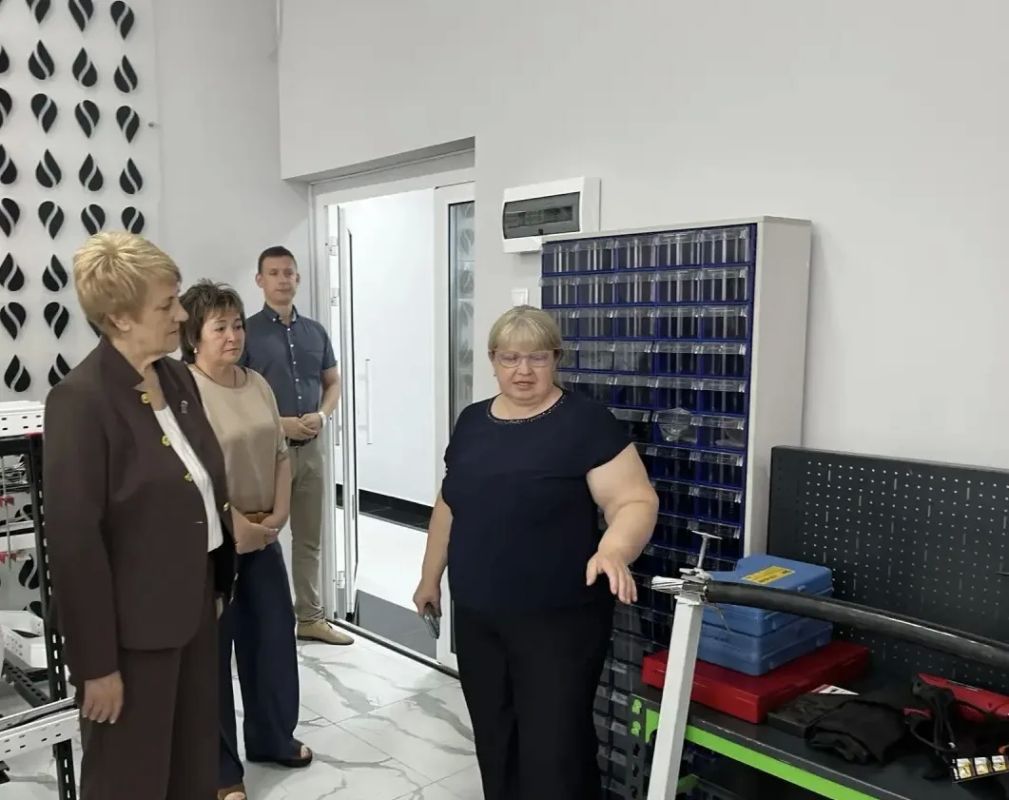 В Балаково посетила Губернаторский колледж, где ознакомилась с материально-технической базой учреждения и пообщалась со студентами и преподавателями В Балаково посетила Губернаторский колледж, где ознакомилась с материально-технической базой учреждения и пообщалась со студентами и преподавателями