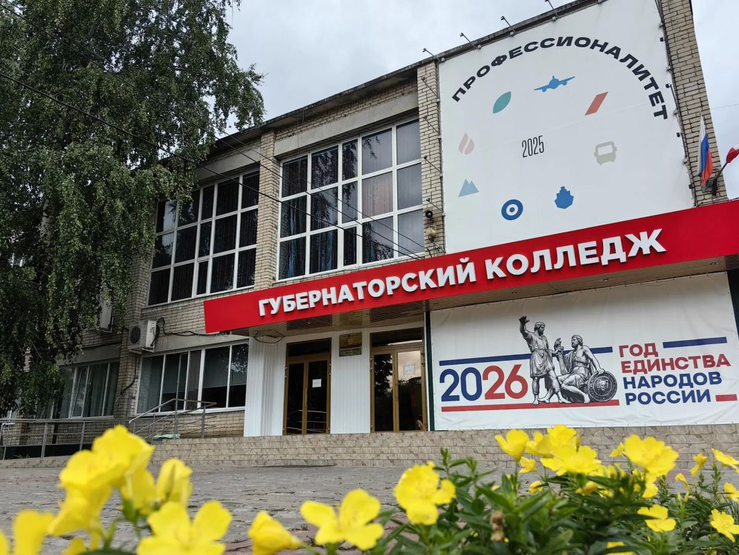 В Балаково посетила Губернаторский колледж, где ознакомилась с материально-технической базой учреждения и пообщалась со студентами и преподавателями