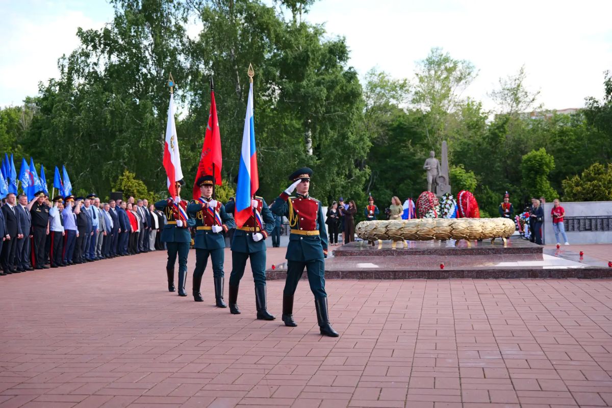 В День памяти и скорби саратовцы почтили память погибших в годы Великой Отечественной войны В День памяти и скорби саратовцы почтили память погибших в годы Великой Отечественной войны