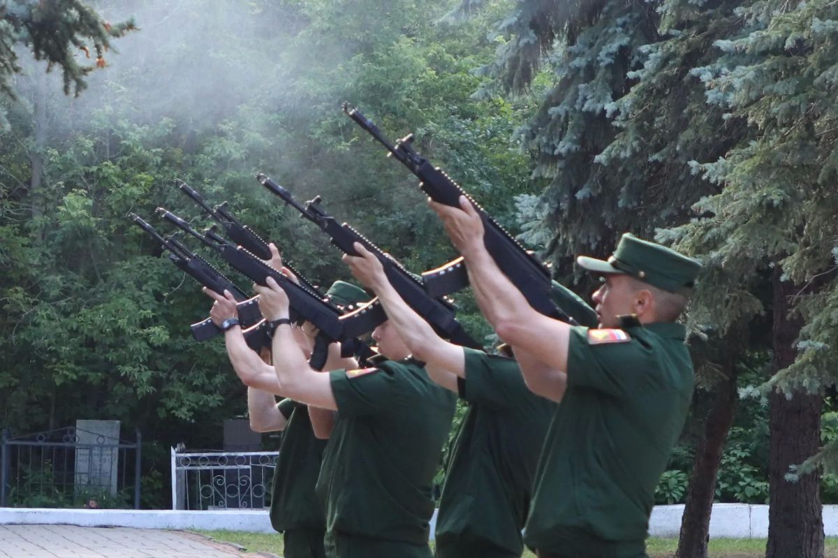 Депутаты городской Думы почтили память отдавших свои жизни за Родину Депутаты городской Думы почтили память отдавших свои жизни за Родину