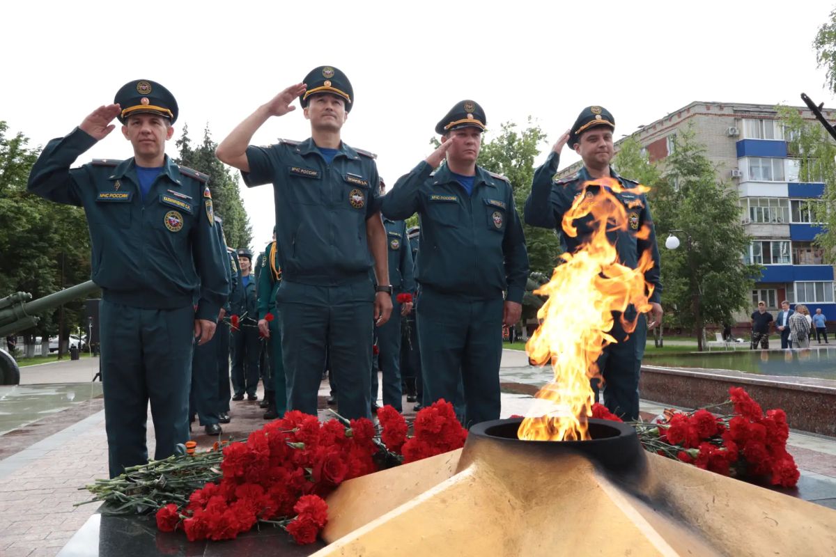 В день памяти и скорби балаковцы возложили цветы В день памяти и скорби балаковцы возложили цветы