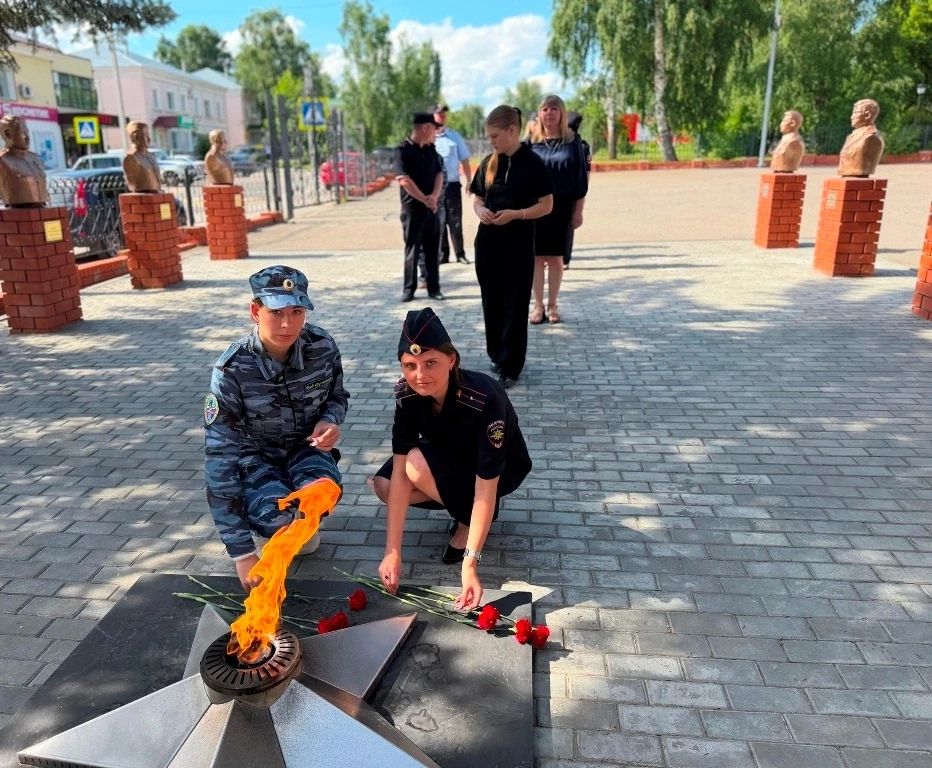 Сотрудники МО МВД России «Базарно-Карабулакский» поддержали акцию «Свеча Памяти» Сотрудники МО МВД России «Базарно-Карабулакский» поддержали акцию «Свеча Памяти»
