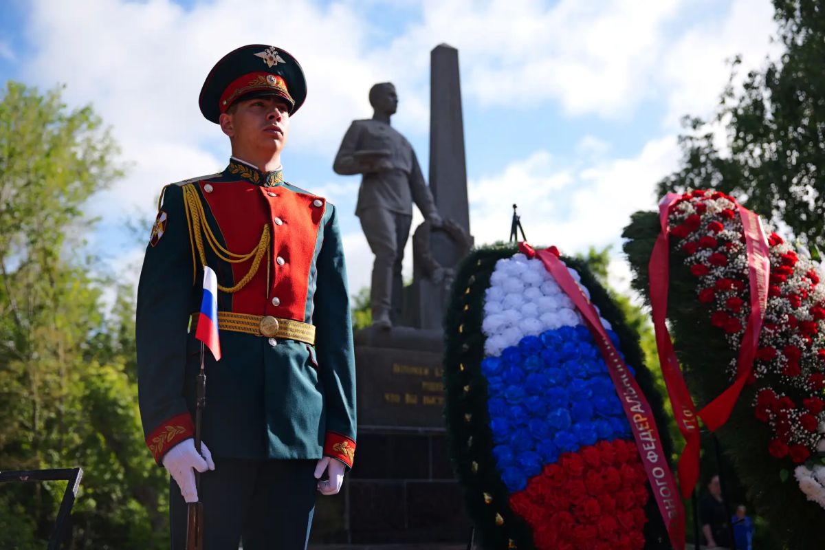 В День памяти и скорби саратовцы почтили память погибших в годы Великой Отечественной войны В День памяти и скорби саратовцы почтили память погибших в годы Великой Отечественной войны
