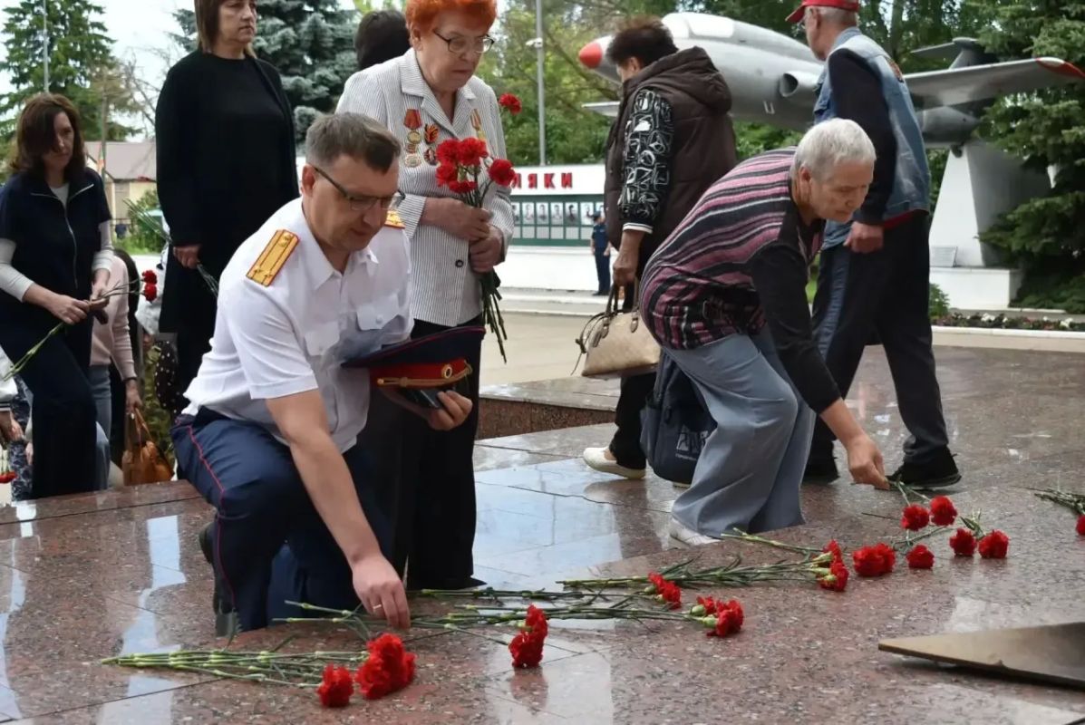 Руководители территориальных следственных отделов приняли участие в мероприятиях, приуроченных ко Дню памяти и скорби Руководители территориальных следственных отделов приняли участие в мероприятиях, приуроченных ко Дню памяти и скорби