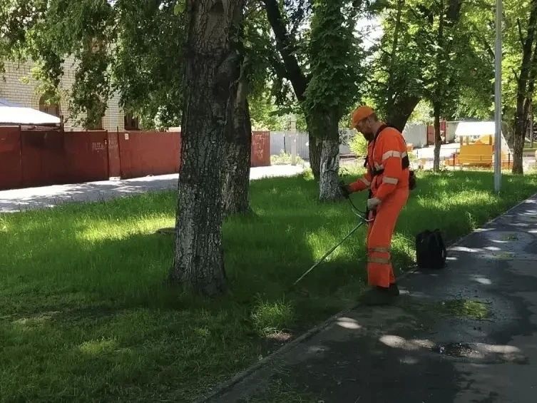 Продолжаются работы по благоустройству Продолжаются работы по благоустройству