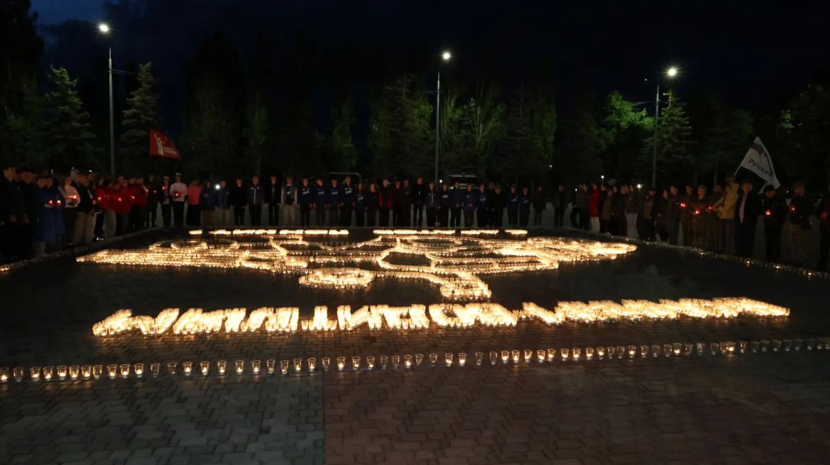 "Саратов помнит": в Парке Победы на рассвете зажгли "свечи памяти" "Саратов помнит": в Парке Победы на рассвете зажгли "свечи памяти"