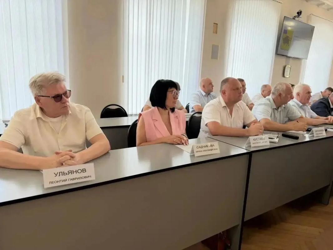 Анализ обращений жителей, поступающих через социальные сети, позволяет сформировать список первоочередных направлений, по которым следует усилить работу ответственным органам муниципальной власти Анализ обращений жителей, поступающих через социальные сети, позволяет сформировать список первоочередных направлений, по которым следует усилить работу ответственным органам муниципальной власти